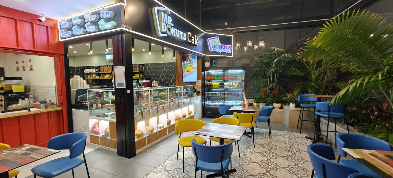 Inside MR. DONUTS Café